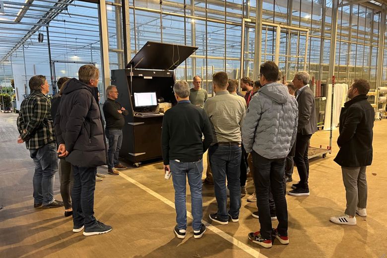 SDF software demo during a customer visit in the greenhouse focused on automation and process control